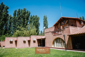 HERMOSA CASONA EN EL CORAZON DE CHACRAS DE CORIA